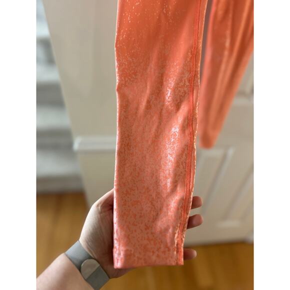Beyond Yoga Peach Orange Metallic Textured Ankle Length Leggings - Picture 2 of 6